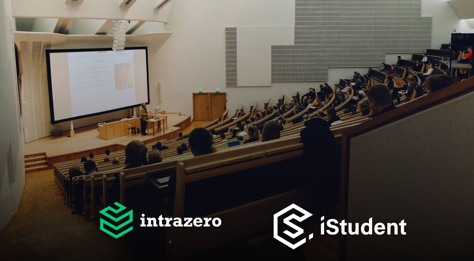 كيف تُساهم الأنظمة المركزية في تعزيز تفاعل الطلاب وزيادة معدلات الاحتفاظ بهم